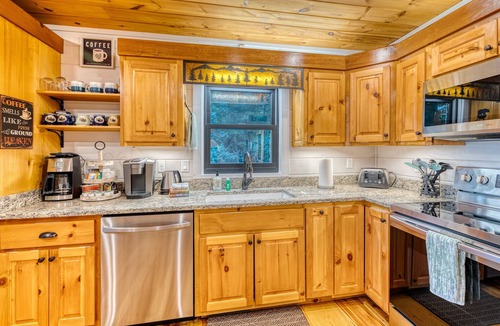Blue Ridge Cabin | Stunning Mountain Views + Hot Tub + Game Room + Dogs Welcome + Blue Ridge Cabin
