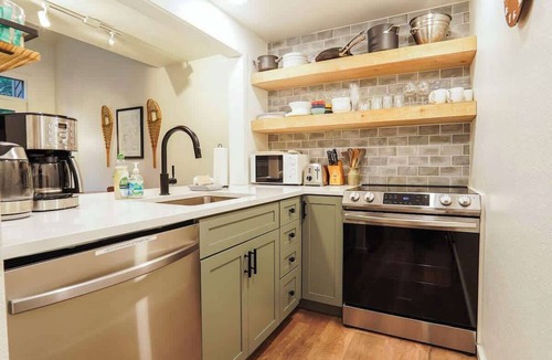 Glacier Condo | Stunning Mt Baker Condo Resort Amenities, Dog OK