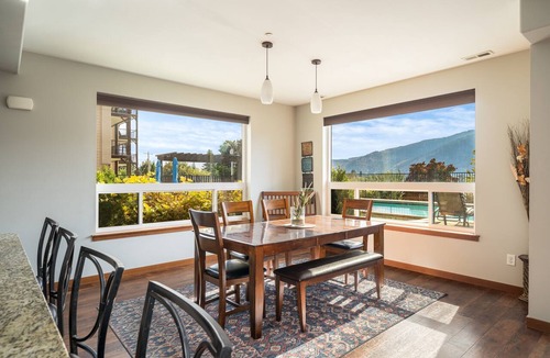 Manson Condo | Stunning Poolside Condo - Wineries - Lake - Marina