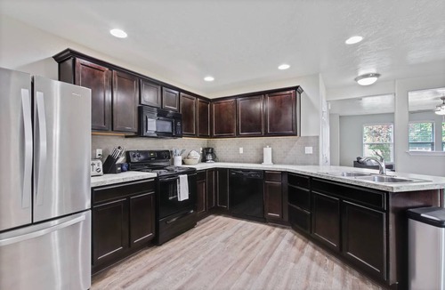 Meridian House | Stunning Private 3 Bedroom Home in the Heart of Meridian