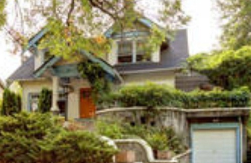 Laurelhurst House | Stunning Remodeled 1910 Craftsman in Laurelhurst - A Rare Find!