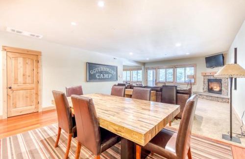 Government Camp House | Stunning resort condo withluxury amenities shared pool & easy access to slopes