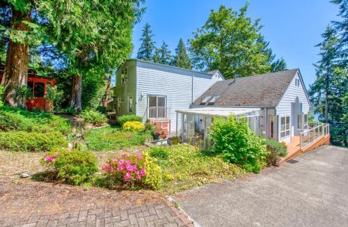 East Lake Hills House | Stunning Sammamish Lake View Home near Weowna Park