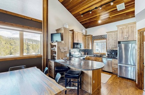 Big Horn House | Stunning ski-in/ski-out townhome with a private indoor hot tub