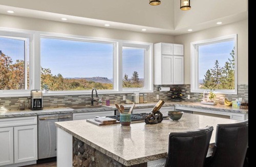Central Point House | Stunning View Home with Pool
