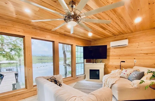 Milton Cabin | Sturgeon’s Riverfront Hide-Away - 30 min to beach