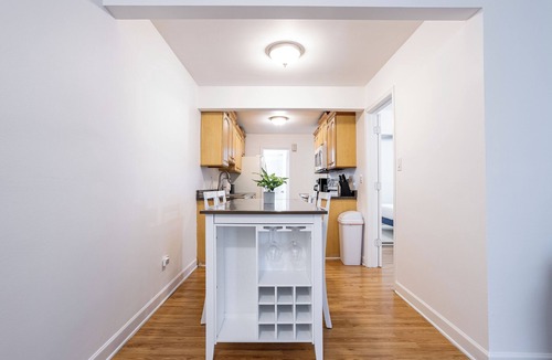 Forestview Condo | Stylish 2-Bedroom Condo – Easy Drive to Downtown Chicago & Midway Airport