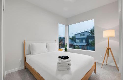 Concordia House | Stylish 2BR Duplex Near Alberta Arts District