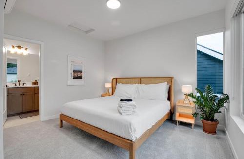 Concordia House | Stylish 2BR Duplex Near Alberta Arts District