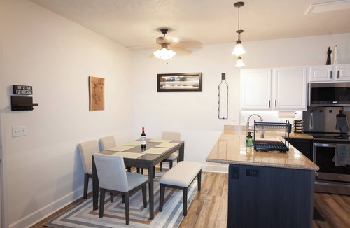 Coeur d'Alene Condo | Stylish 3-bed, 2-bath modern condo in Coeur d'Alene, perfect for up to 6 guests. Enjoy a fully equipped kitchen, king suite, and community sauna & gym. located just 12 mins from downtown, 20 mins to Silverwood Theme Park, and 40 mins to Spokane!