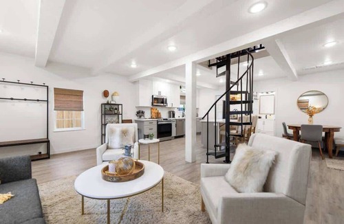 Vancouver House | Stylish 3BR | 2mi to Waterfront + Fenced Yard