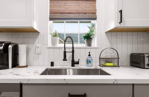 Vancouver House | Stylish 3BR | 2mi to Waterfront + Fenced Yard