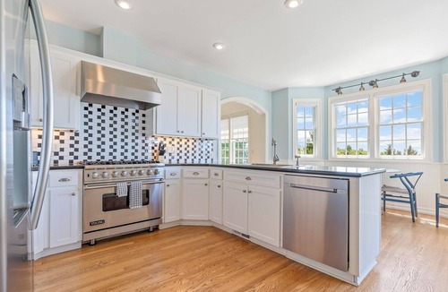 Northwest Portland House | Stylish 4BR｜Main-Level Bedroom｜Pet-Friendly｜Garage & Patio for Easy Living#41001
