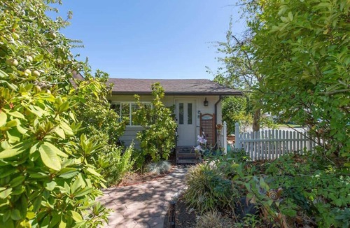 Sequim House | Stylish 5-BR, Walk Downtown, 3 Private Units