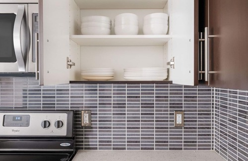 West Bellevue Apartment | Stylish Bellevue Jr 1BR w/Gym & Bike Storage, nr Park, by Blueground