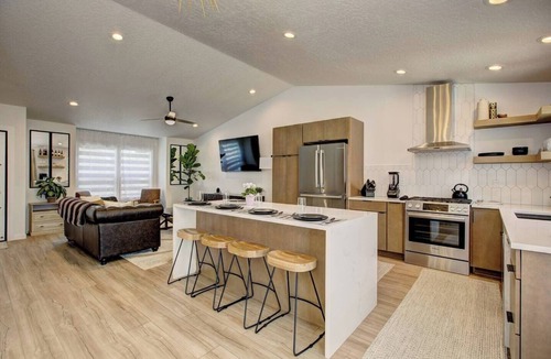 Boise House | Stylish Boise Retreat | King Bed | Heated Floors | Spa Bath | 70" 4K TV