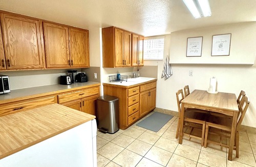 Timp Apartment | Stylish Bungalow Basement Apartment
