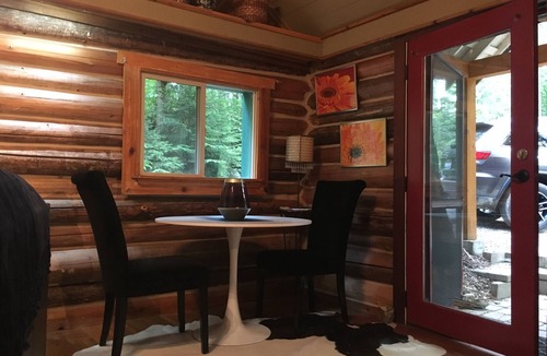 Sagle Cabin | Stylish Cabin in 12 Acres of Private Forest