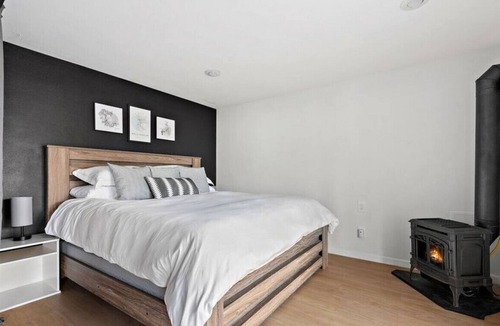 Sudden Valley House | Stylish, cozy & bright home w/Lake views & Wi-Fi!
