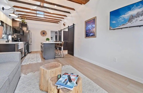 North Park City House | Stylish Downtown 2BD-Walk to Chairlifts