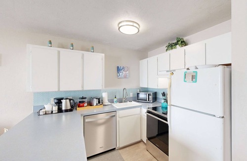 Newport Condo | Stylish Escape with Shared Pool, Direct Beach Access, Private Balcony & Ocean View