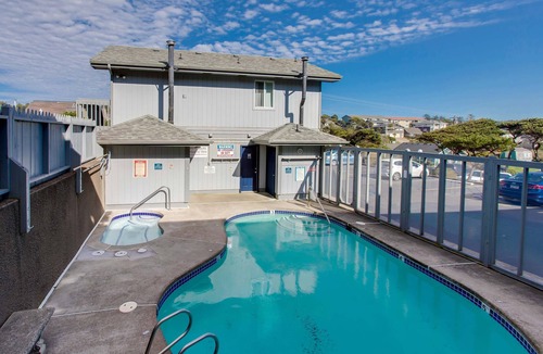 Newport Condo | Stylish Escape with Shared Pool, Direct Beach Access, Private Balcony & Ocean View