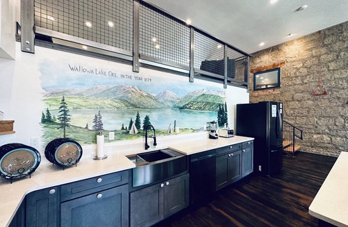 Enterprise Condo | Stylish large Litch Hotel getaway with amenities for all