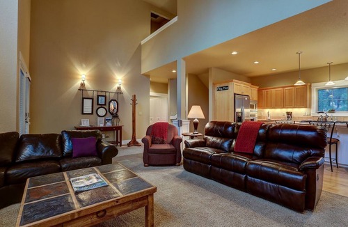 RiverWild Cabin | Stylish Luxury Cabin with Hot Tub near Deschutes River Trail on Resort in Bend, Oregon