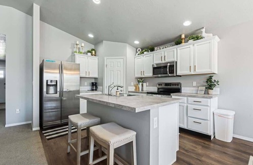 Nampa House | Stylish Nampa Home Near Freeway | 3BR w/Garage, Basketball Court, Sleeps 10