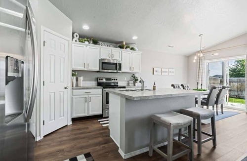Nampa House | Stylish Nampa Home Near Freeway | 3BR w/Garage, Basketball Court, Sleeps 10