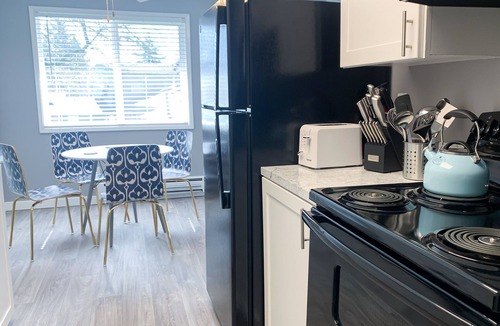 Beaverton Apartment | Stylish, New & Clean 1b apt w/King Bed+Pool+Gym+Parking