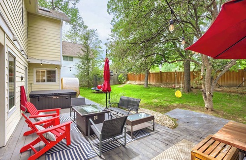 North Boulder House | Stylish North Boulder Home Hot Tub + Barrel Sauna