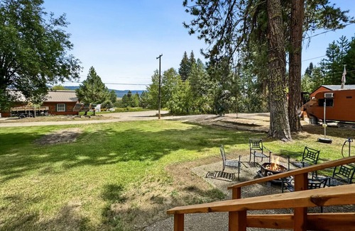 Cascade House | Stylish Stay with Pellet Stove Near Downtown Cascade