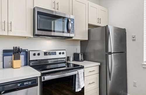South Tacoma Apartment | Stylish Tacoma Studio near Universities