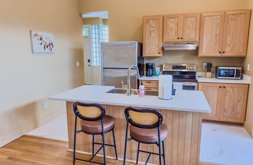 Medford Hotel | Suite 1 | Peach Street Inn