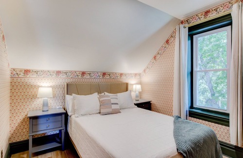Springville Hotel | Suite 2 | Historic Art City Inn