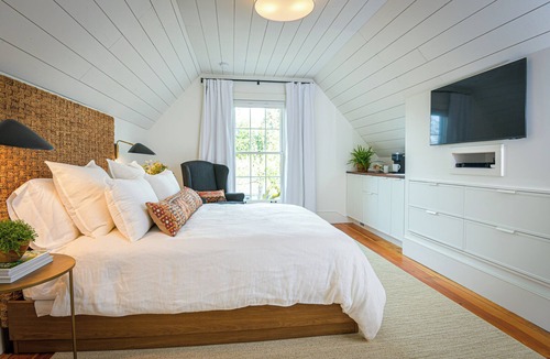 Jacksonville Hotel | Suite 3 at Kubli Haus Luxury, Style & Location, 1 block to Britt