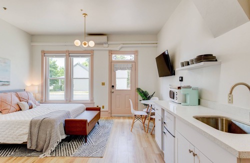 Springville Hotel | Suite 7 | Historic Art City Inn
