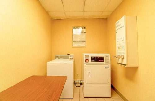 Jonesboro Apartment | Suite - King Bed Non - Smoking