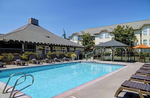 Marylhurst House | Suites near the Vancouver Waterfront