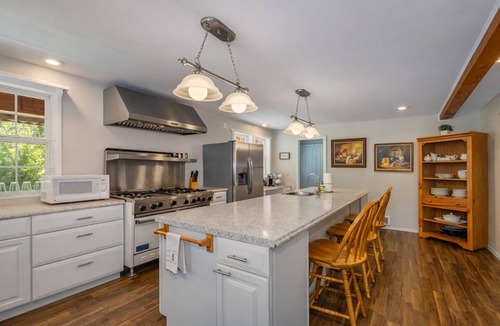 Leavenworth House | Summer Pool | Hot Tub | Firepit | Yard | Sleeps 12
