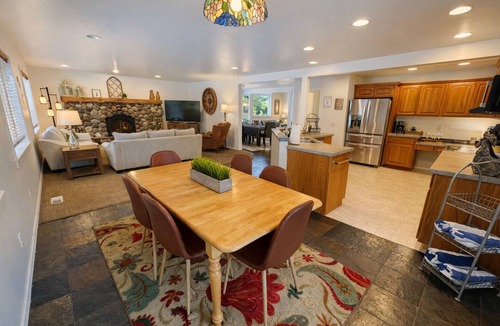 Leavenworth House | Summer Pool | Hot Tub | Near Town | BBQ | Firepit