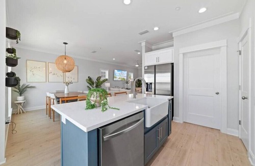 Orange Beach House | Summer Vacation! Beach, Pool, Games, Sleeps 10!