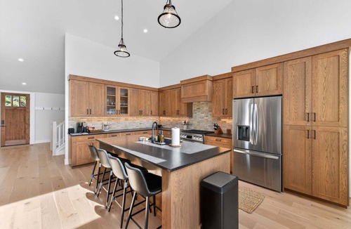 McCall House | Summit House- new home, sleeps 16, quiet neighborhood-, hot tub, pet friendly
