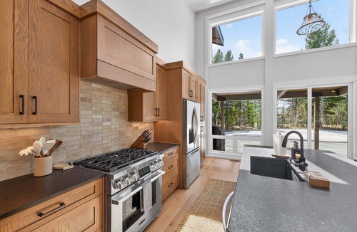 McCall House | Summit House- new home, sleeps 16, quiet neighborhood-, hot tub, pet friendly