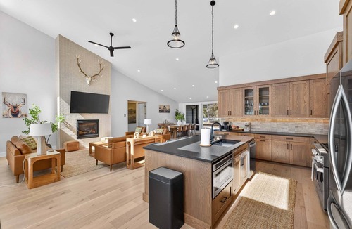 McCall House | Summit House- new home, sleeps 16, quiet neighborhood-, hot tub, pet friendly