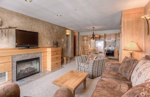 Big Sky Condo | Summit View- Big Sky Shoshone Ski in/Out, Pool, Hot Tub