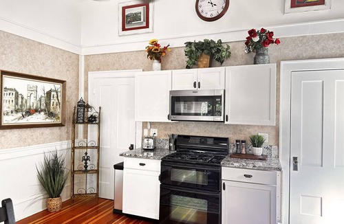 Jacksonville House | Sun Cottage in the Heart of Jacksonville