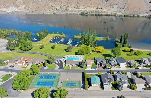 Orondo House | Sun Cove Waterfront 6 Rooms (4 BEDROOMS W/2 additional Sleeping rooms , 4 Bath