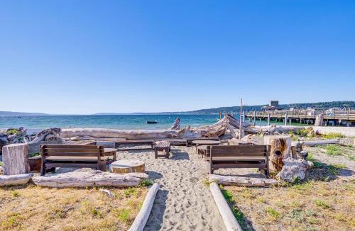 Langley House | Sun-Soaked Sandy Point Haven w/Beach Access!